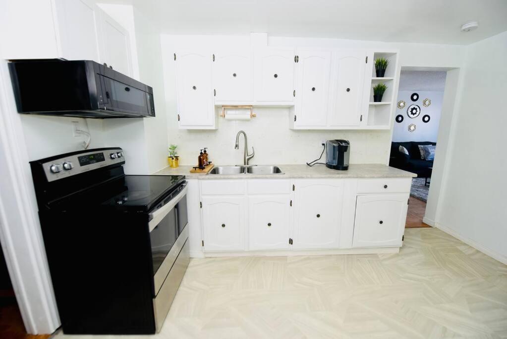 Prime Location Duo Nest & Rest Apartment Kingston Exterior photo